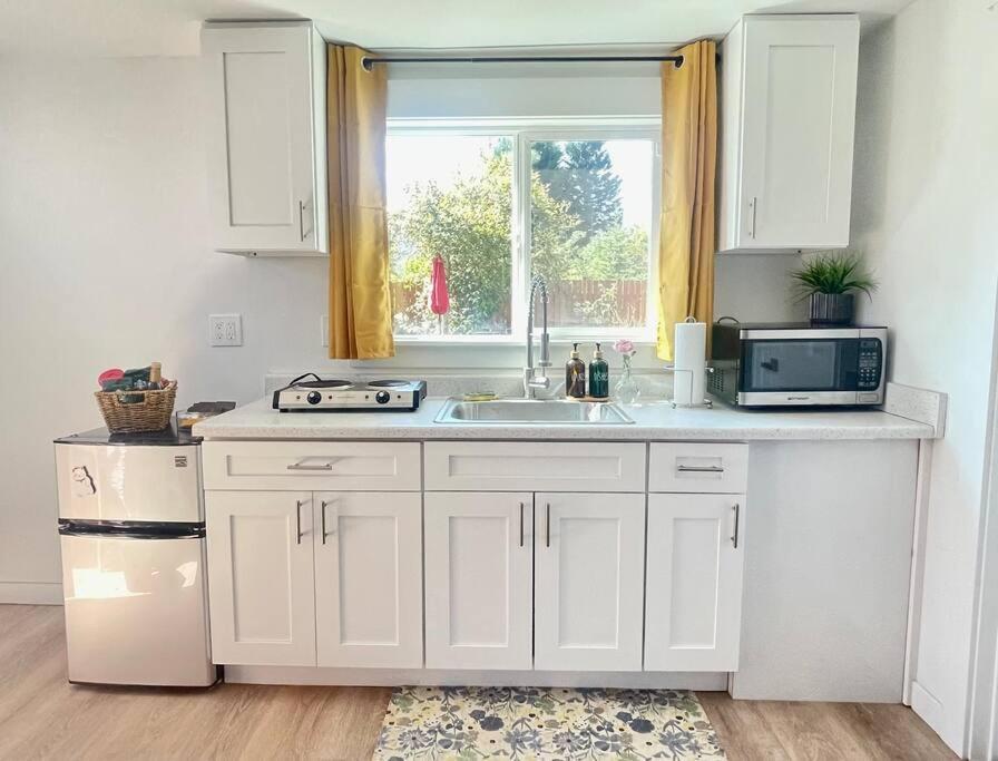New Private Tiny Home Near Greenlake/Lightrail/I-5 シアトル エクステリア 写真